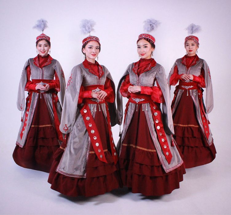 Танцовщицы, узату той, той