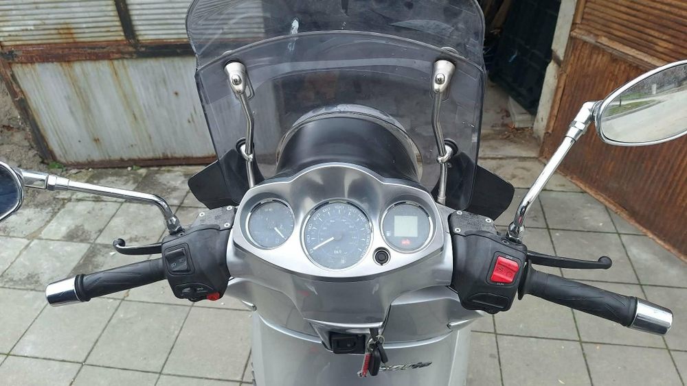 Продавам    Скутер Aprilia 500 kub. Като нов