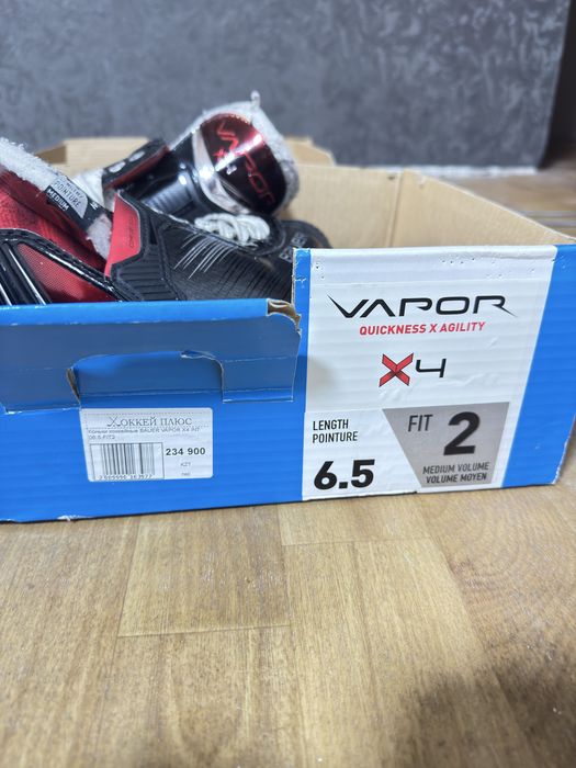 Продам комплекты с хоккею