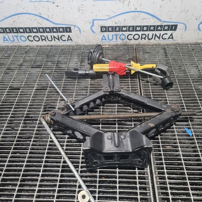 Cric Land Rover Freelander 2 Facelift 2010 - 2012 (1363) Cu Cheie roti