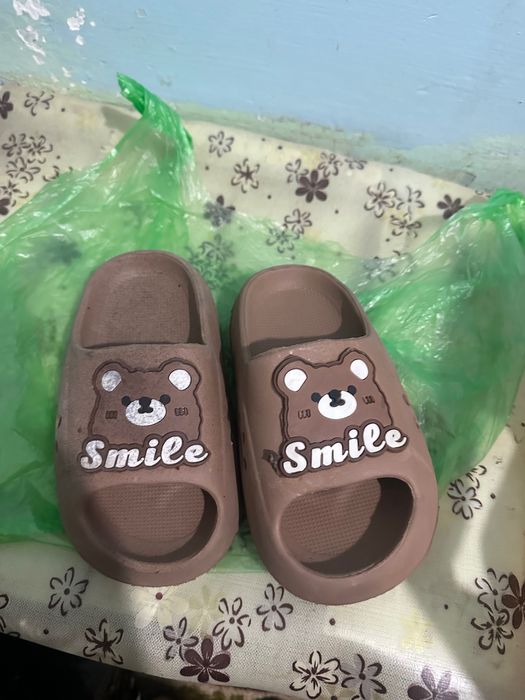 Отдам даром детские одежды и обувь  bolalar oyoq kiyimlari tekin