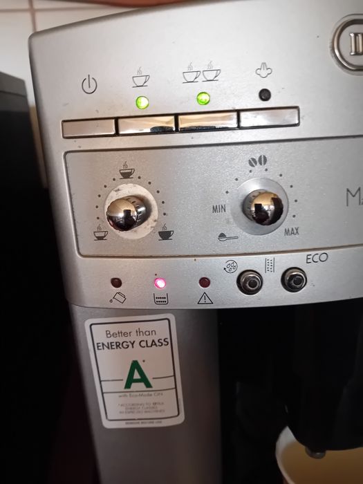 Vind aparate de cafea delonghi în stare bună de funcționare