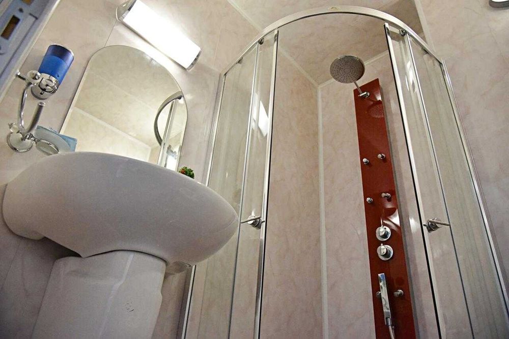Хидромасажен душ панел Interceramica