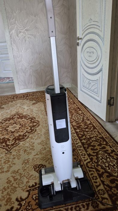 Продам вертикальный пылесос