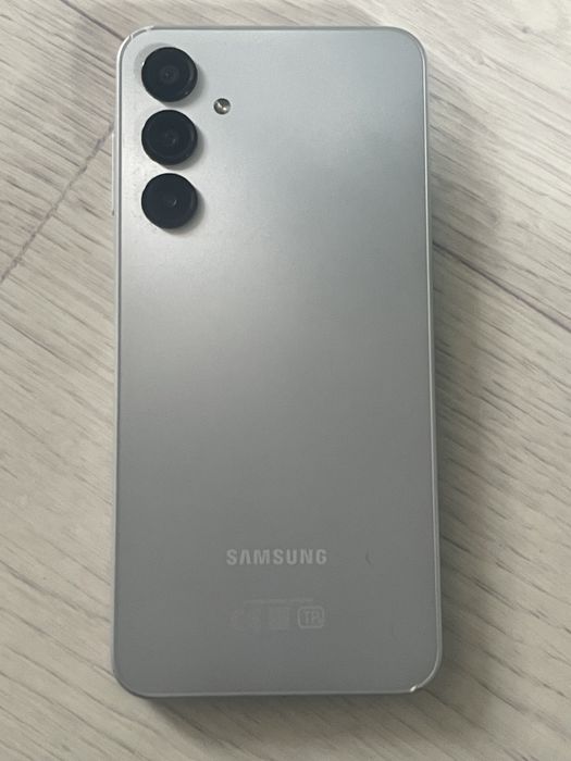 Продам Samsung a16 на 256гб