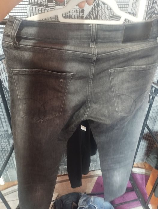 Vând blugi. calitate