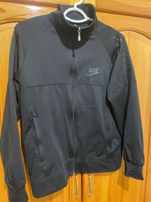 Nike черно горнище