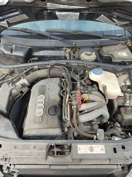 Ауди А4 1.8 123кс 1996г  на части