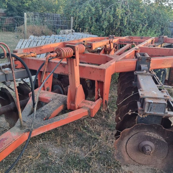 Vând utilaje agricole