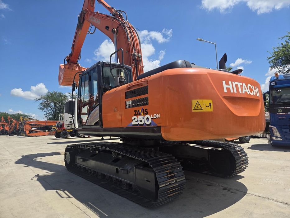 Hitachi ZX250LCN-6, 2019, 5.737h, CUPLA RAPIDA, cupa 1,55mc, inst picon, inst rotire, camera spate si laterale, latime 2,99m, ad sapare 7m, 3 pompe hidr HITACHI, consum 11,8l/h, lant 80% ok, ridica 16t, posibil leasing 3 ani-PROMOTIE 89.900 EUR+Tva