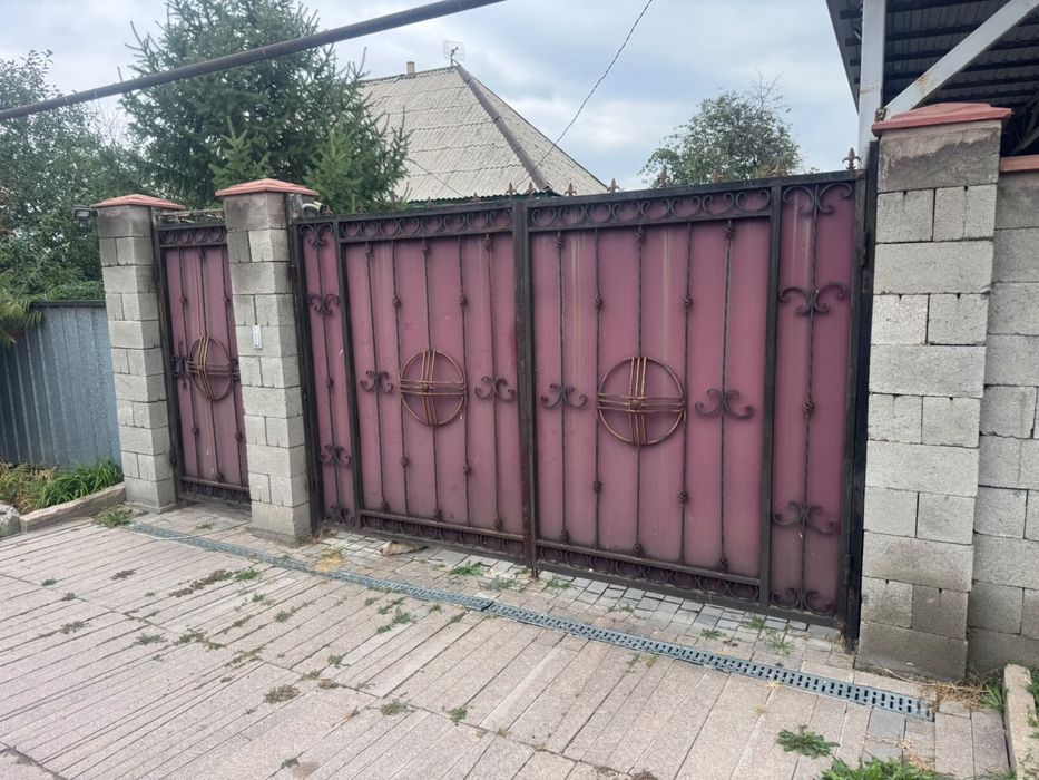 Продам ворота с калиткои