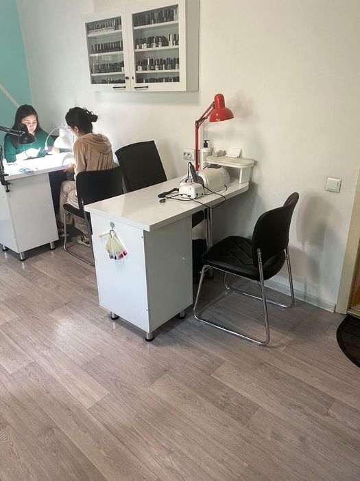 Сдаются 2 места для маникюра