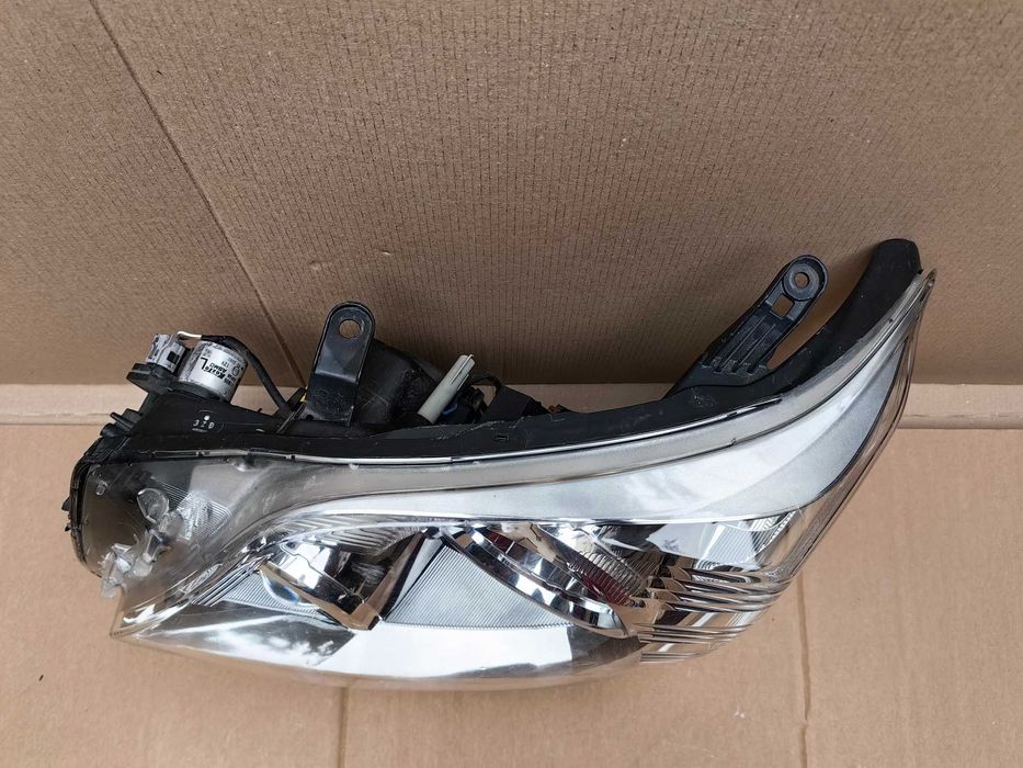 Ляв фар за Toyota Land Cruiser 150 Xenon / Тойота Ленд Круизер Ксенон