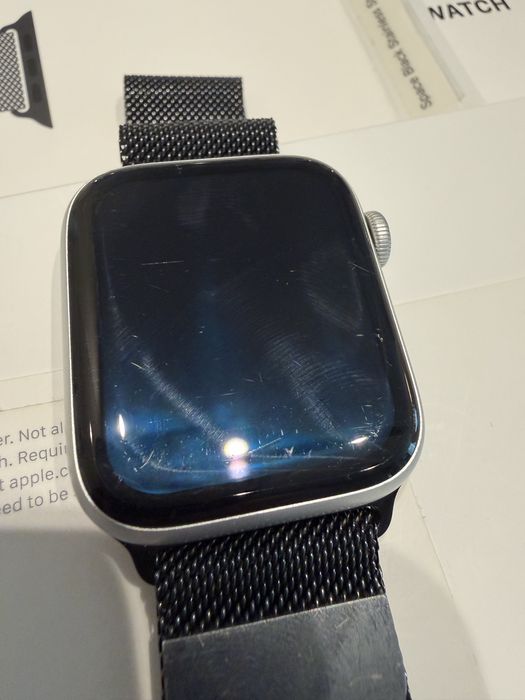 Apple watch Series 5 silver 44mm with milanese loop