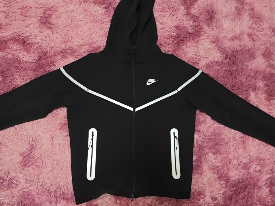 Продам Nike tech fleece