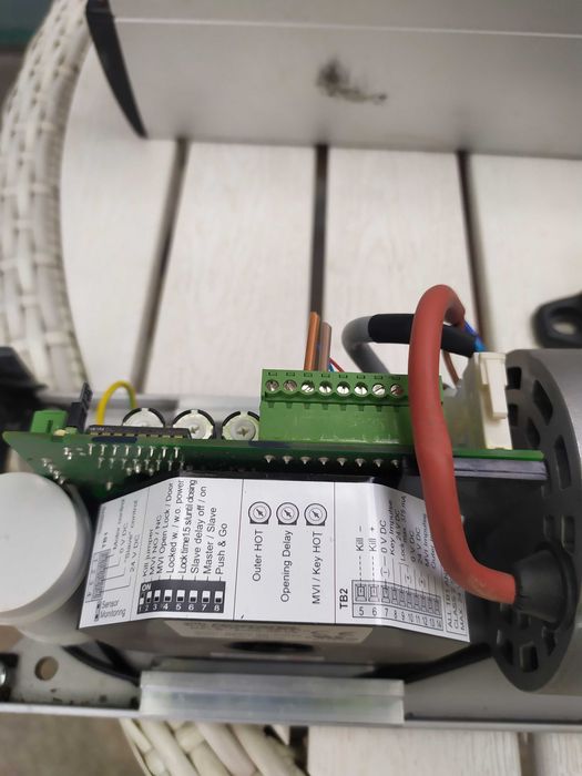 Електрически , хидравличен автомат , механизъм за врата HPI .