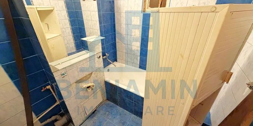 Vand Apartament 4 camere Bilateral V rosie