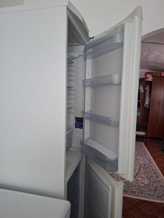 Холодильник indesit