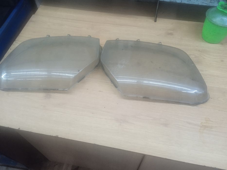 Продам стекло на фару Рено Дастер