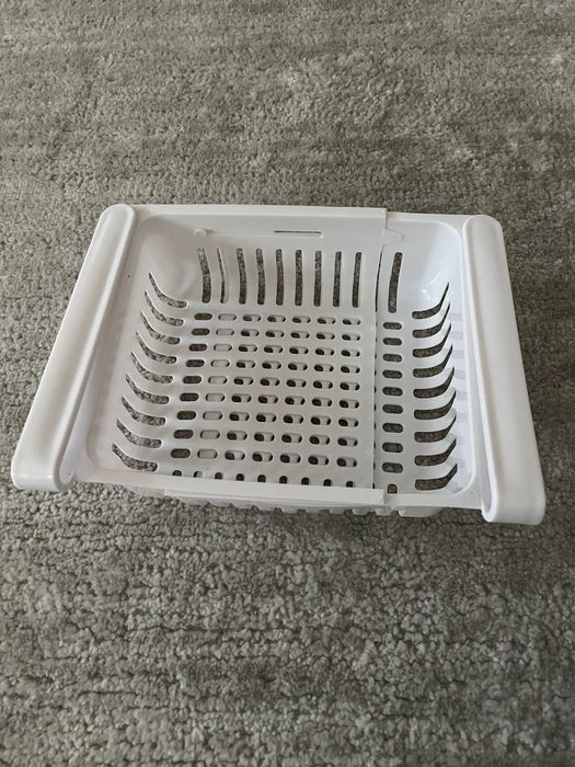 Coș organizator extensibil pentru frigider