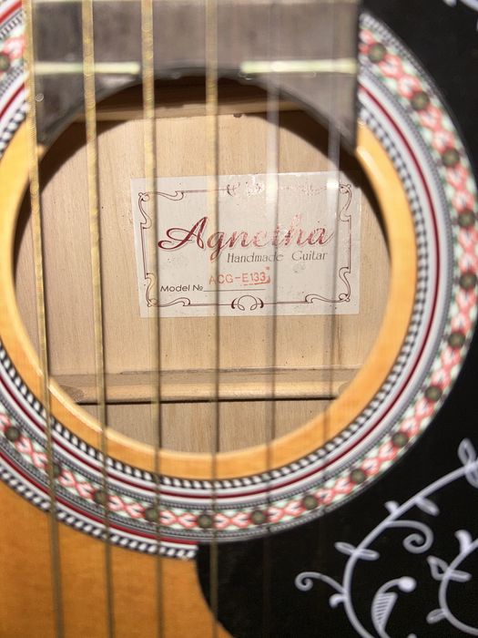 Гитара аккустическая