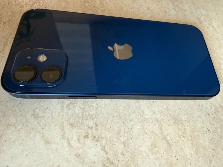 Iphone 12 64gb   Неразличим от нов
