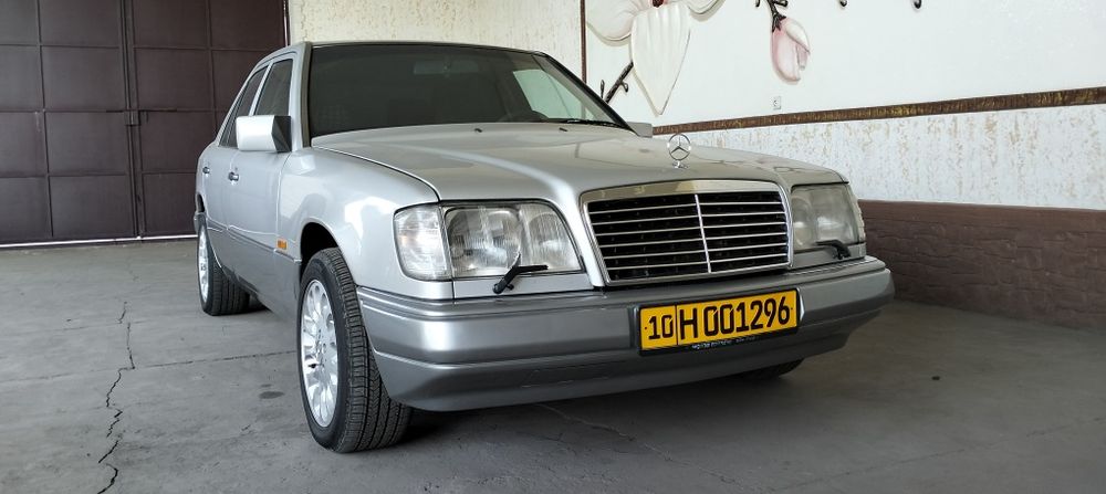 Продаётся автомобиль марки Mercedes-Benz E300 4 Matic