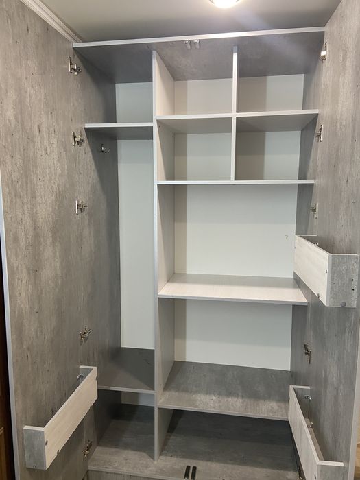 Шкаф с зеркалом