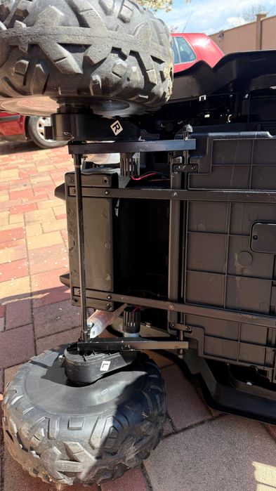 Masinuta electrica 4x4 Mercedes Unimog