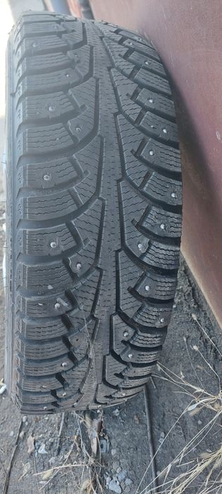 Продам комплект зимней резины с дисками
