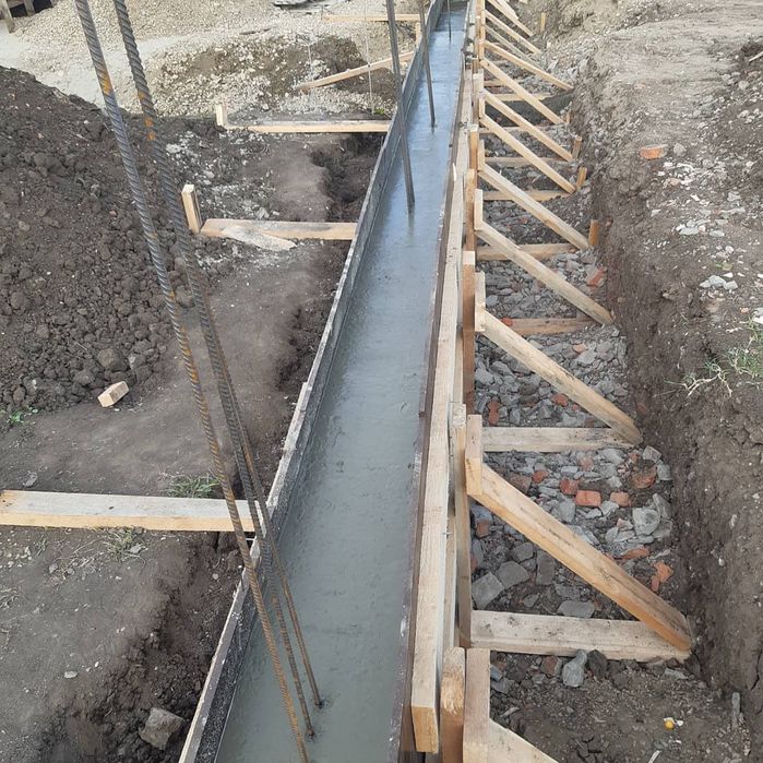 Заливка фундамента на забор