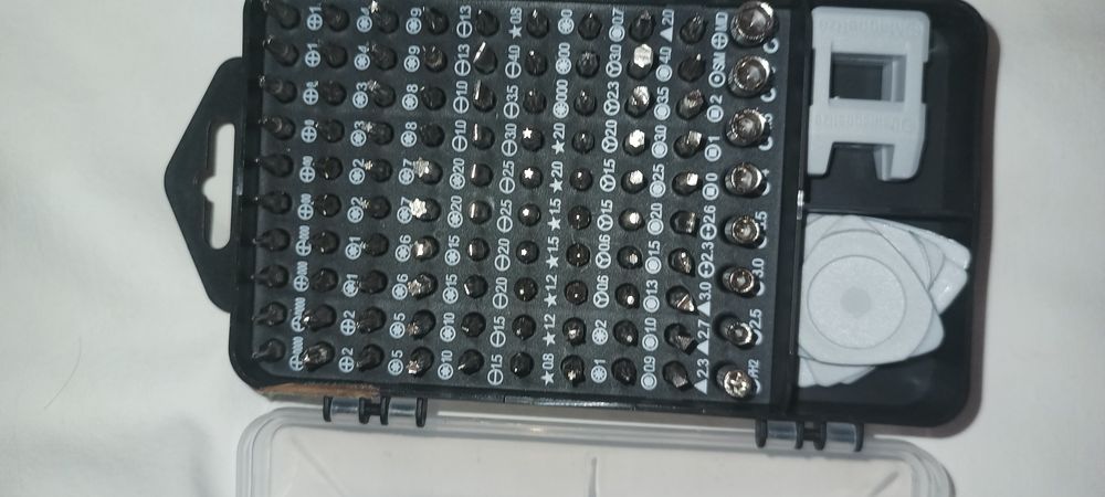 Trusa nouă cu 80 piese utilă în gospodărie cât și i atelier.