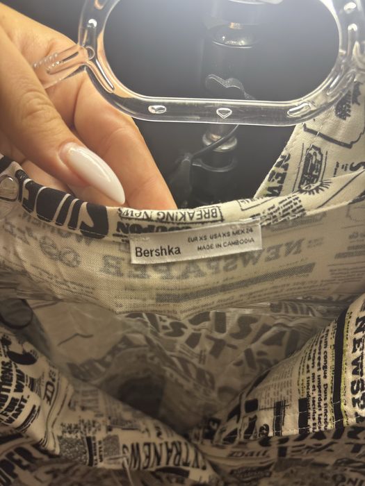 Дамска къса риза Bershka с вестникарски принт / Newspaper Print (Размер / XS / S )
