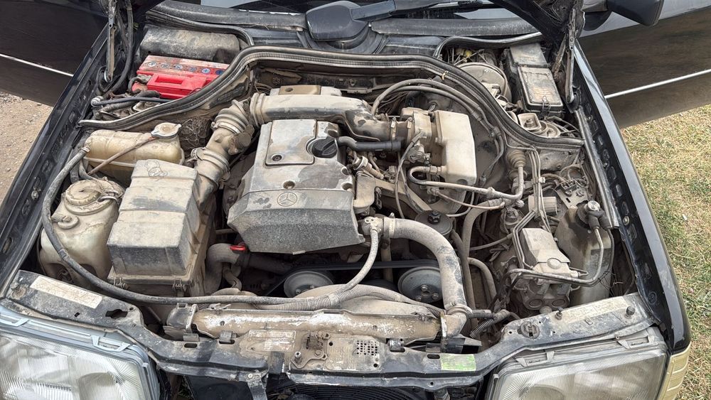 Продам запчасти на 124 Мерседес