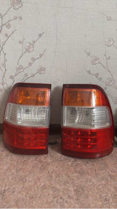 Ланд крузер 100 задны фар