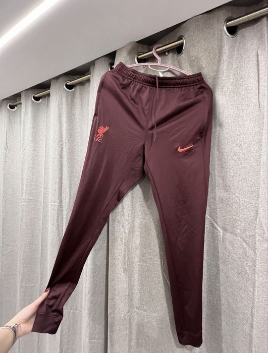 Спортен анцуг на найк ( ливърпул)