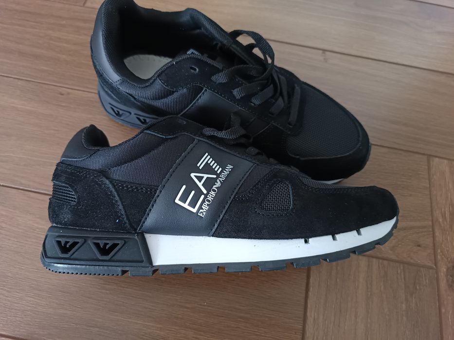 Продам кроссовки adidas