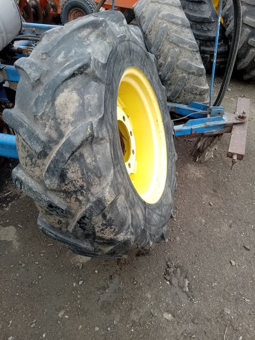 Cauciucuri John Deere cu genti