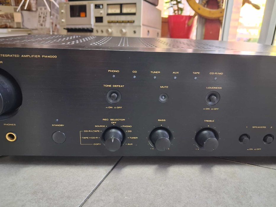 Marantz PM-4000 stereo amplifier