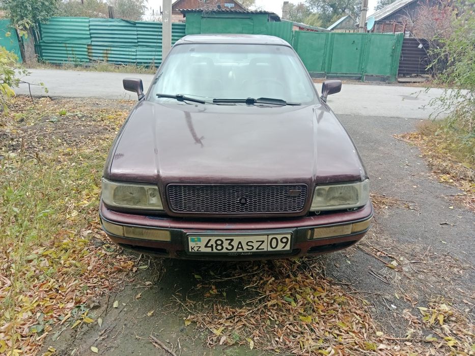 Машина Ауди 80 б4 2.6 в хорошем состояние