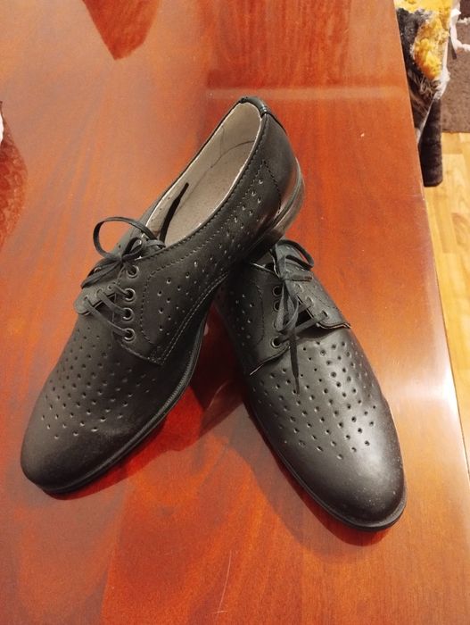 Vănd pantofi piele