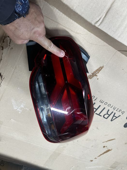 Stop dreapta cu defect dacia logan 3.
