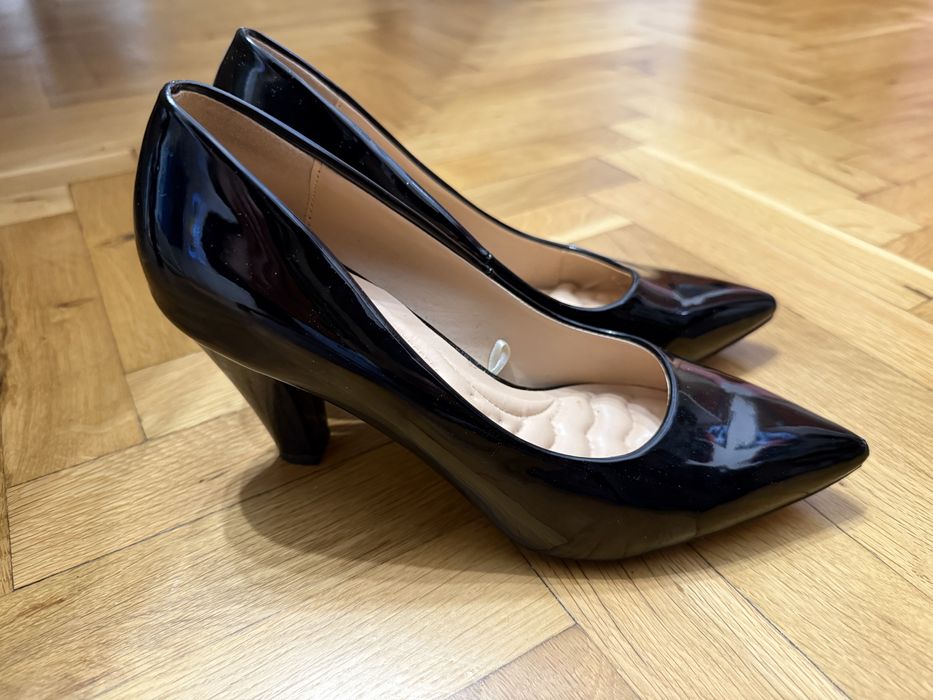 Дамски лачени обувки на ток 37 номер