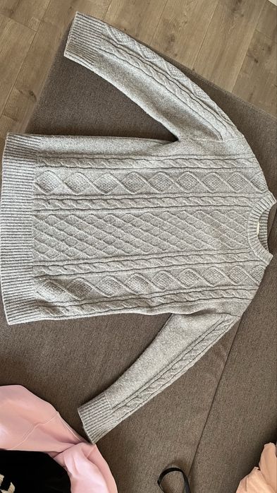 свитер серый слегка удлиненный