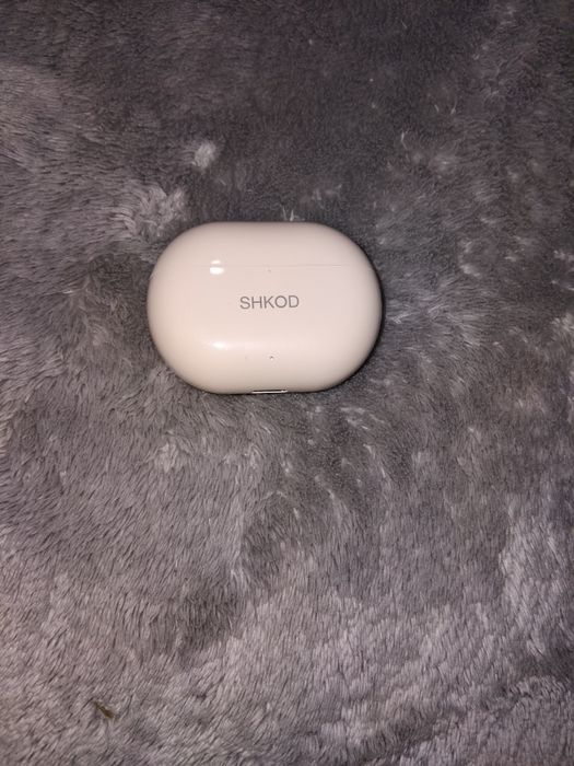 Продам Наушники Новые 5000