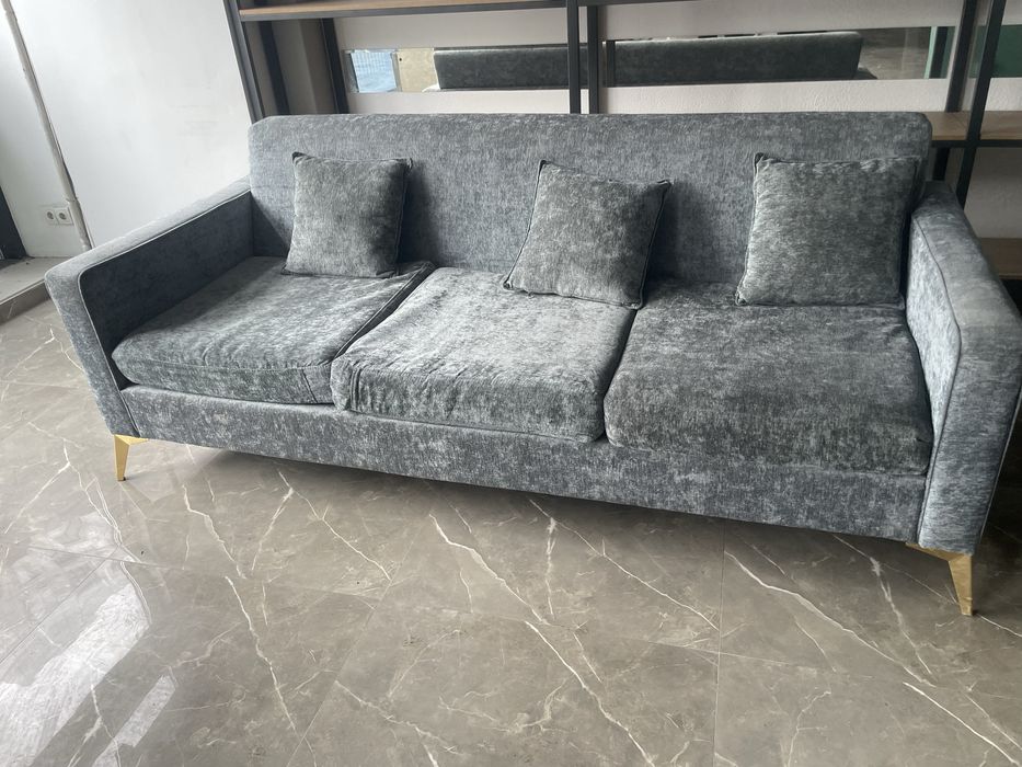 40000тыс диван не раскладной с ножками