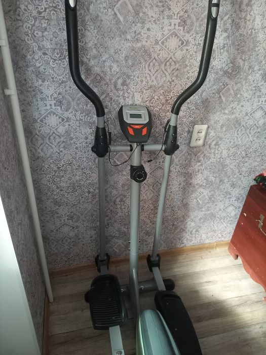 Эллиптический тренажёр (Лыжный тренажёр)