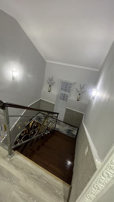 Дом 2 этажный большой