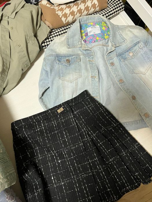 На девушку одежда