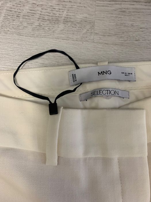 Pantaloni Mango drepti alb-crema
